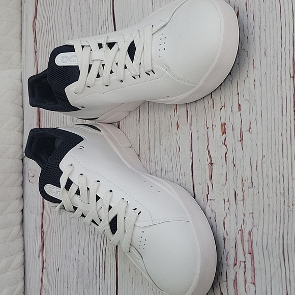 On Running THE ROGER White Sneakers Women's Size 9.5 NWOT - Picture 5 of 11